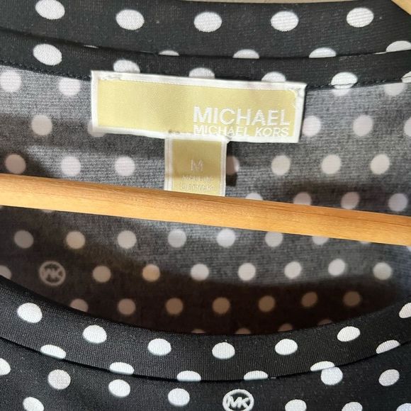 MICHAEL Michael Kors Top Black/Black Wh Size M Short Sleeve Top sleeve detail. - Picture 4 of 4